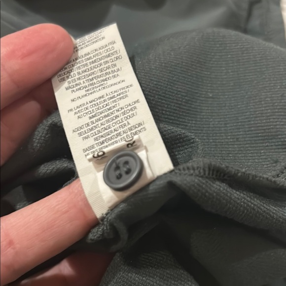 Gaiam On the Move Sleeveless Button-Up Top - Dark Gray/green. Size M. - Picture 10 of 10